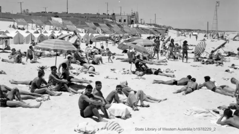 Old historical photos of Scarborough Beach 1946